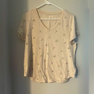 Old Navy V Neck Cotton Tee Shirt. SIZE MEDIUM. PERFECT CONDITION.